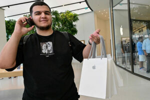 Residents of the UAE can now Purchase New IPhone 16 cellphones