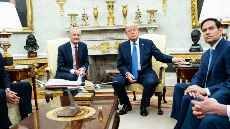 24trump-news-ukraine-lbqw-videoSixteenByNine3000-v2
