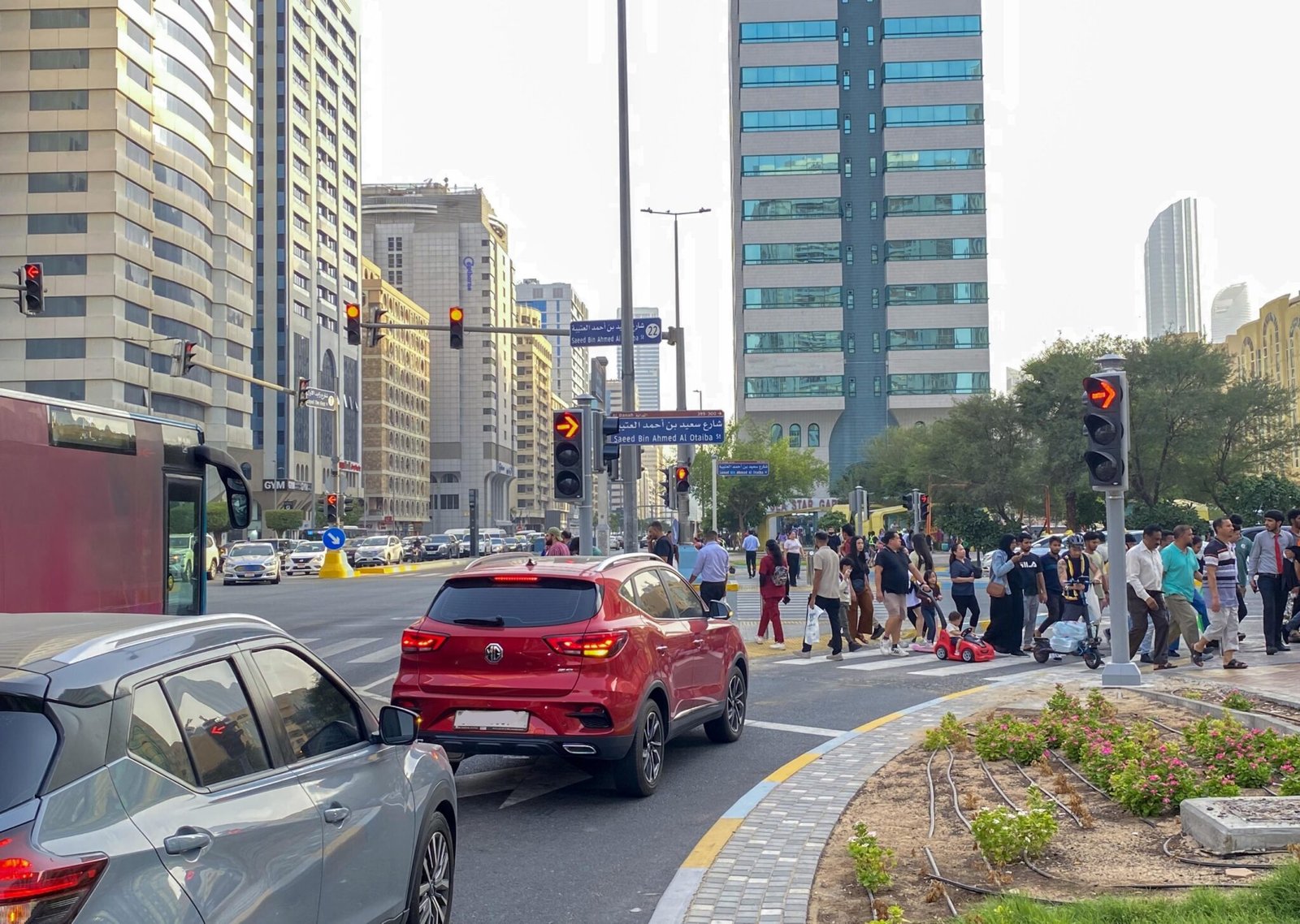 Abu Dhabi Junctions Now Have New Pedestrian Traffic Signals Installed