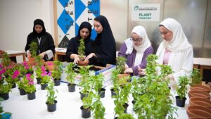 Sharjah-Sustainable-City-University-students-participating-in-the-Plant-Your-Pot-workshop-1