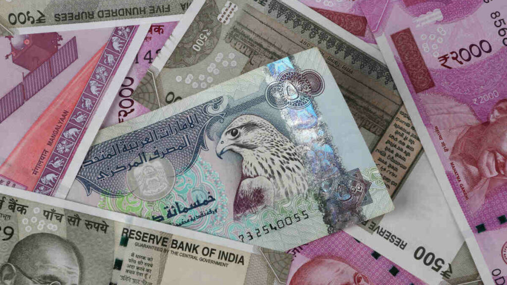 Uae,Dirhams,Between,Indian,New,Currency,Bank,Notes