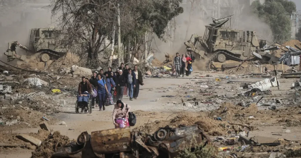 202411mena_ip_gaza_salahaldinroad_evacuation