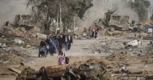 202411mena_ip_gaza_salahaldinroad_evacuation