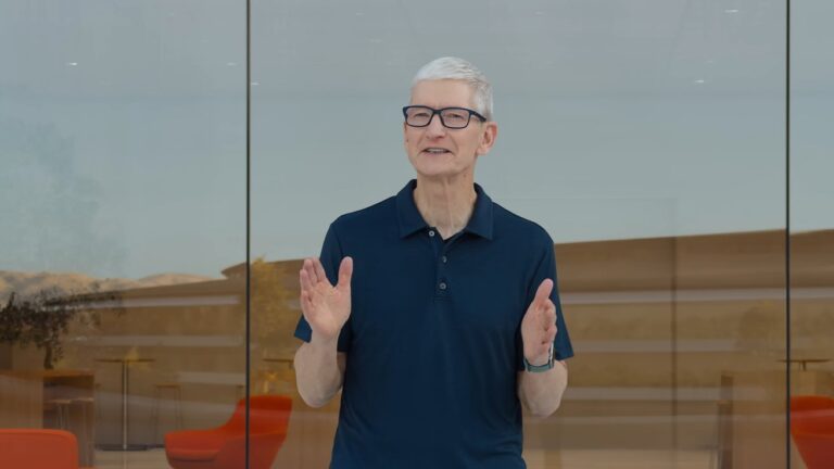66621-139724-Tim-Cook-gestures-xl