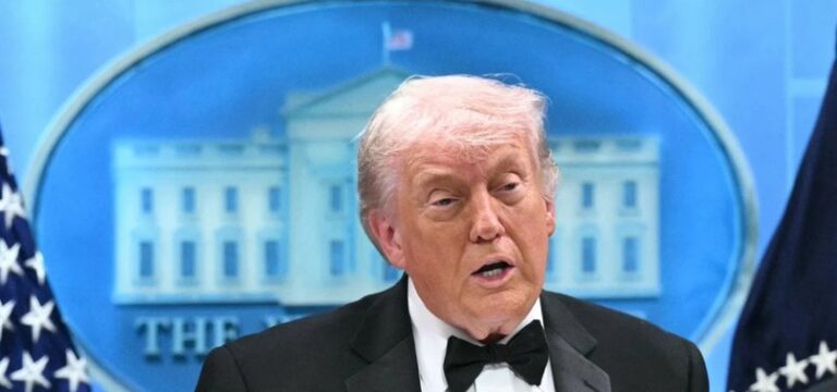 806x378-trump-warns-iran-blockade-could-last-months-sending-oil-prices-soaring-1777528750841