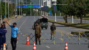 police-officers-stand-guard-at-a-checkpoint-ahead-of-the-second-round-of-negotiations-between-the-us-and-iran-in-islamabad-pakistan-tuesday-april-21-2026-1776767094438-1280x720