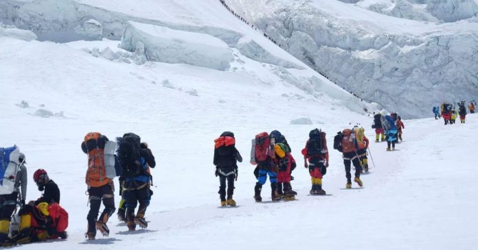 Three-Indian-Mountaineers-Among-274-Climbers-in-Record-Everest-Summit-Day-696x365