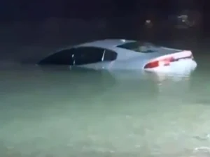 gulfnews_2026-05-12_z9c3q10m_Car-plunged-into-sea-1