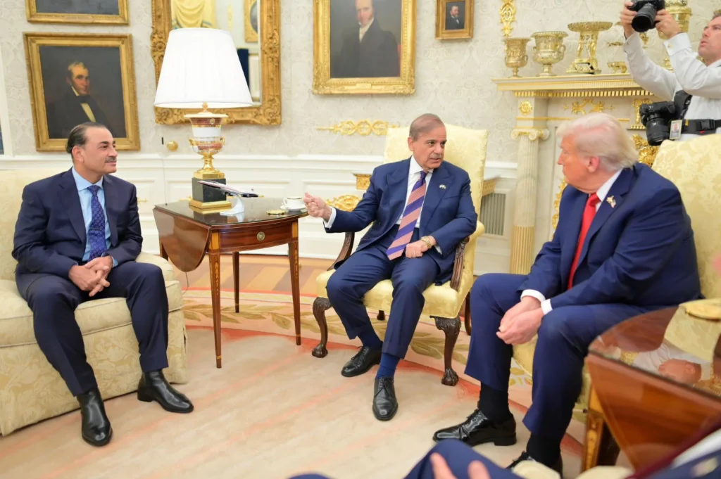 vg381q3g_trump-sharif_625x300_26_September_25