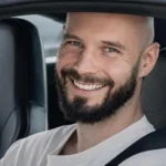 8437